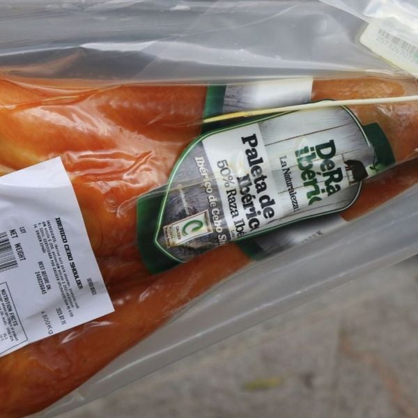 thuong-hieu-dui-heo-muoi-deraza