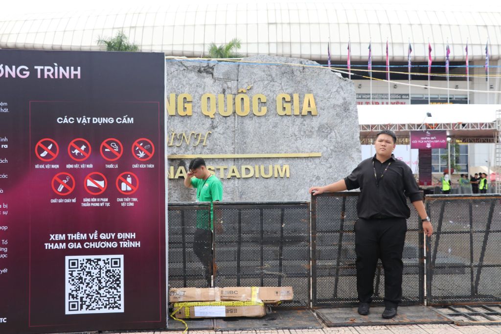 Fan check-in sớm tại concert Em Xinh Say Hi 2025 – Sân Mỹ Đình