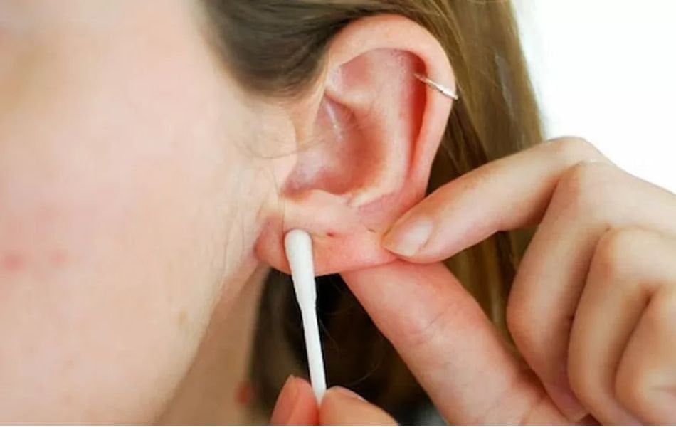 quy trình vệ sinh lỗ đeo bông tai