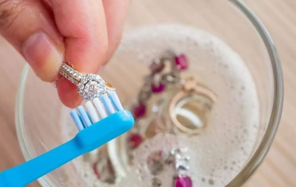Thói quen sinh hoạt giúp lỗ tai luôn thơm tho