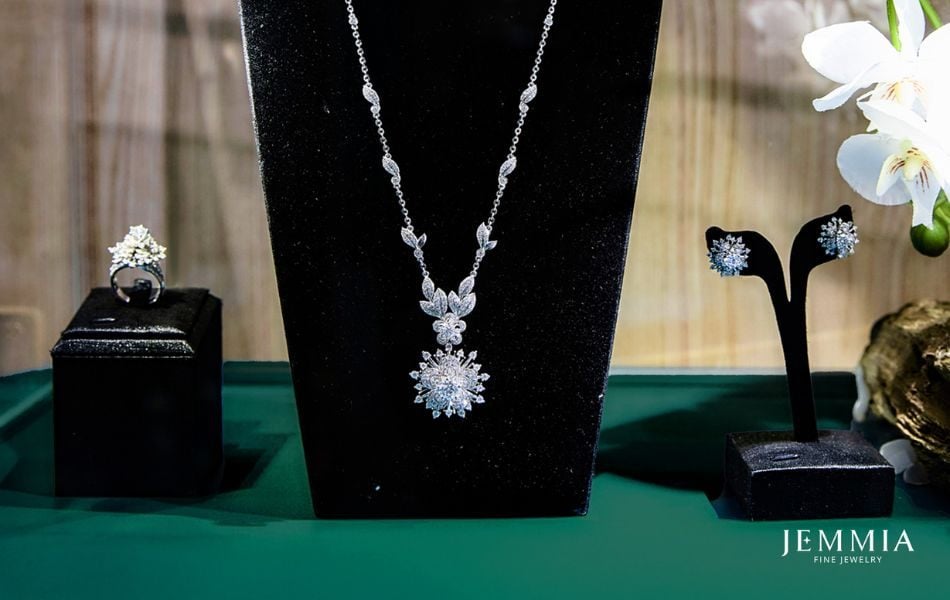 dây chuyền kim cương là trang sức có độ bền cao