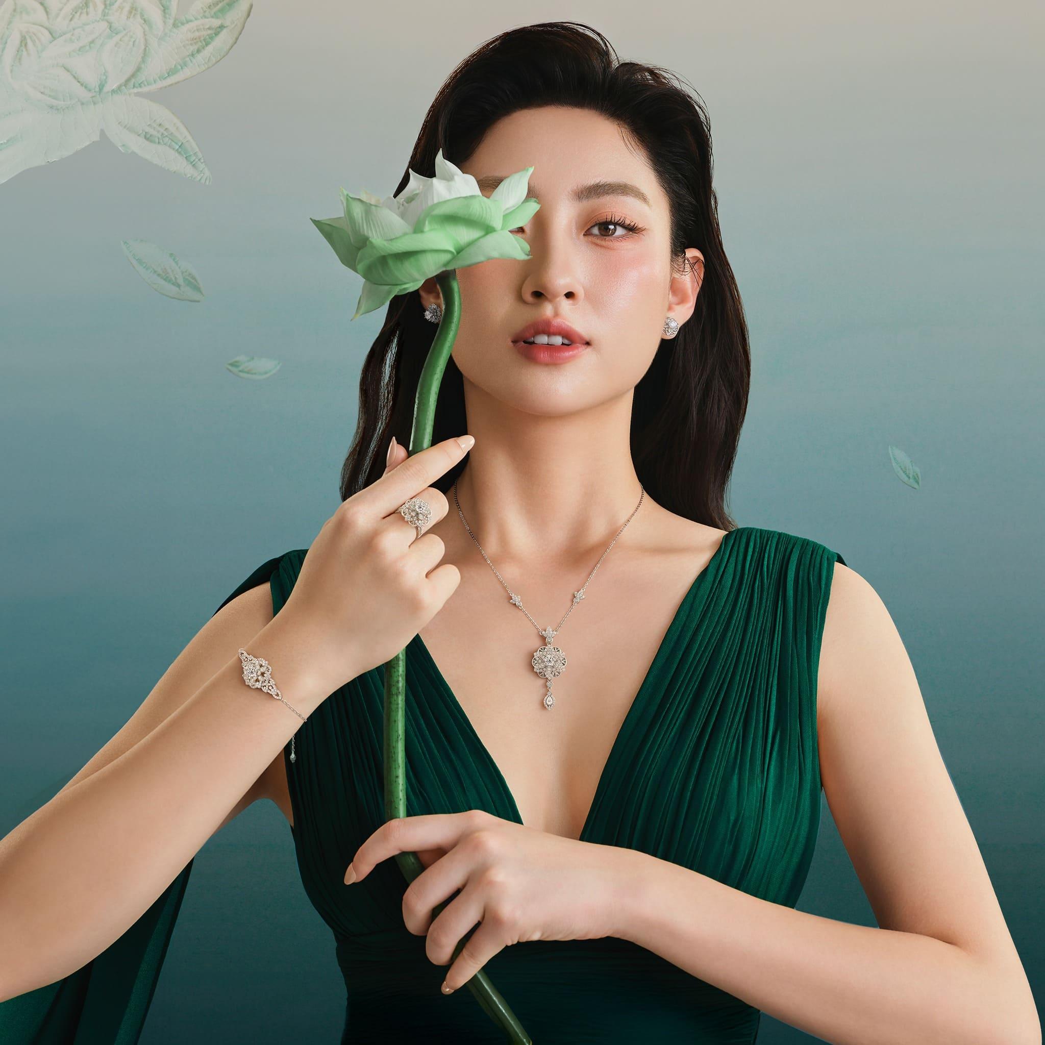 Vỏ Lắc Tay Kim Cương Tự Nhiên Nữ - BLFYJ2400661 thiết kế hoa nở rực rỡ, tôn vinh nét rạng rỡ và sang trọng