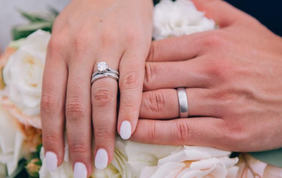 chưa cưới có nên đeo nhẫn cưới không