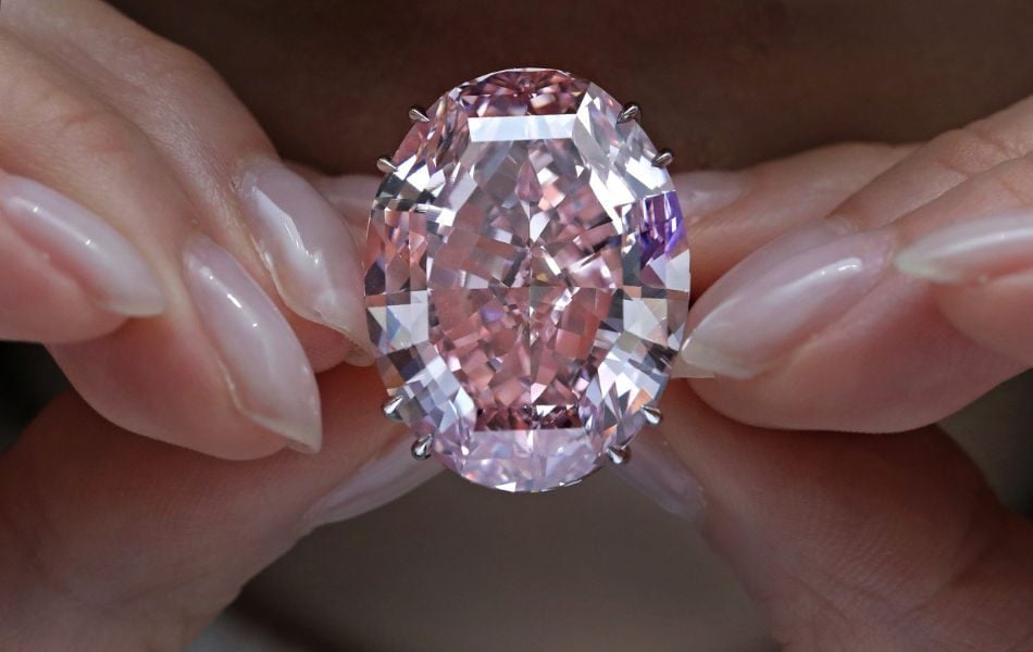 viên kim cương Pink Start đã phá kỷ lục về giá đấu giá cho một viên đá quý được thiết lập bởi một viên kim cương xanh Oppenheimer.