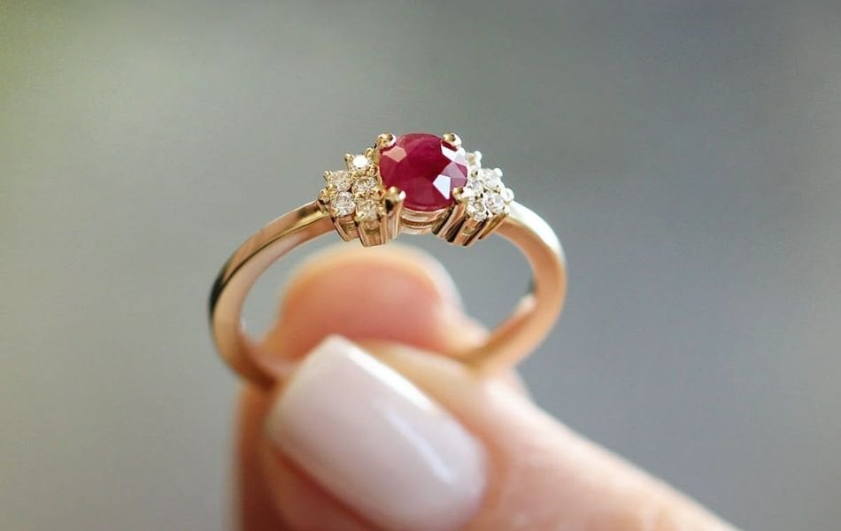Mẫu nhẫn đá ruby nữ vàng 18k sang trọng