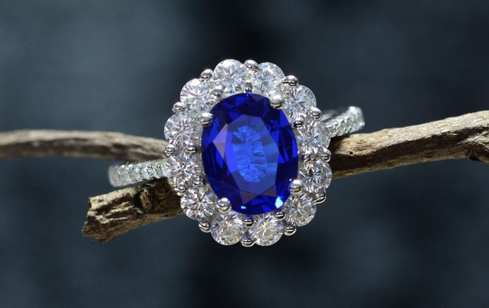 Nhẫn đá ruby xanh thanh lịch cuốn hút