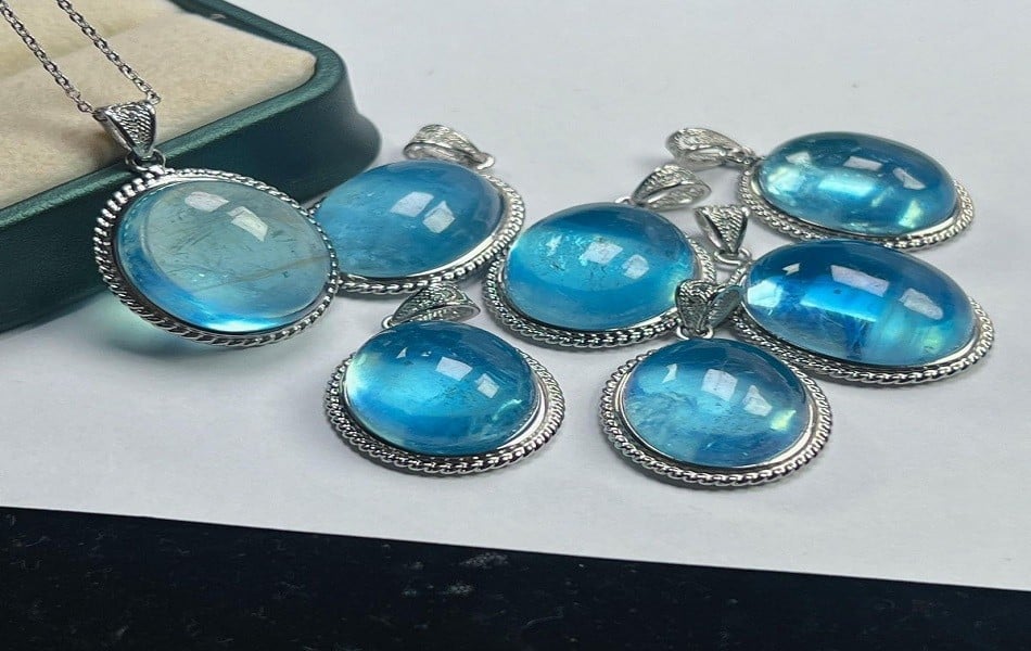 Lý giải ý nghĩa của việc đeo mặt dây chuyền hợp mệnh