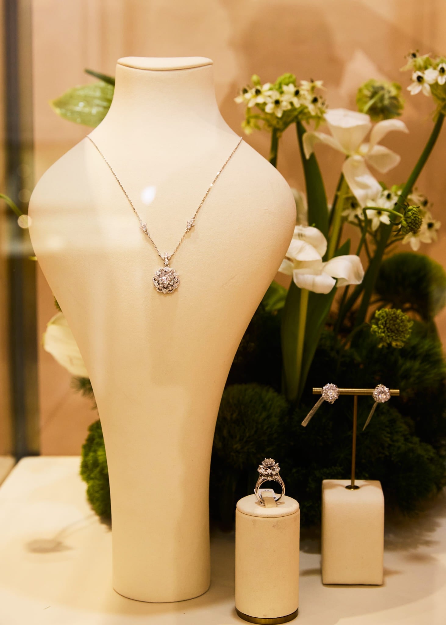 Lý giải ý nghĩa của việc đeo mặt dây chuyền hợp mệnh