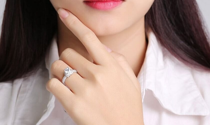 nữ đeo nhẫn ngón nào