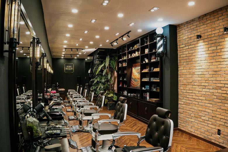 Tiệm tóc nhỏ giữa lòng Quận 3