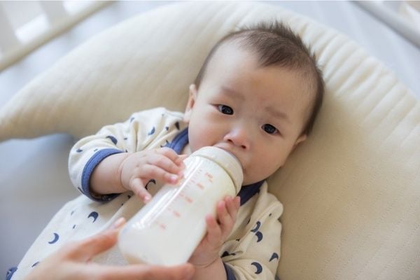 cách chọn sữa mát cho trẻ