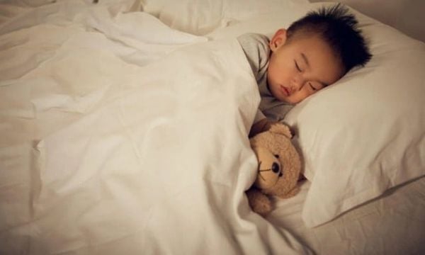 nên cho bé ngủ riêng khi nào