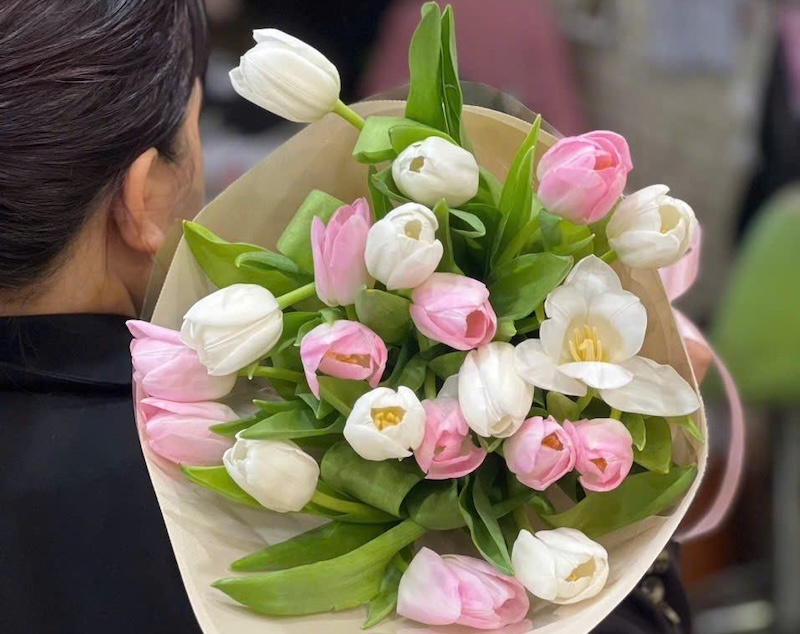 Bó Hoa Tulip Nhẹ Như Mây - HBD17