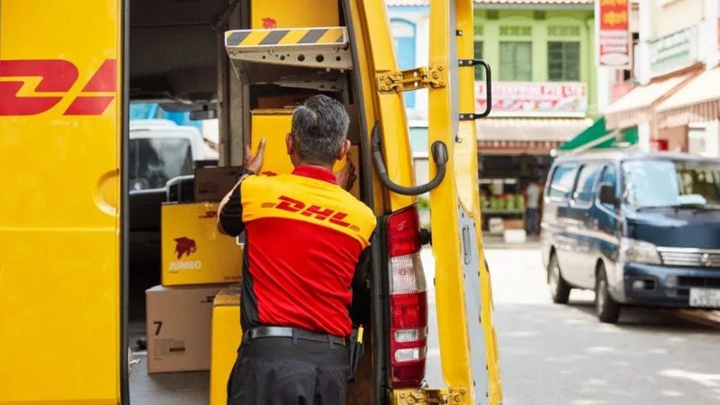 Đơn vị vận chuyển hồ sơ uy tín lâu năm DHL Express
