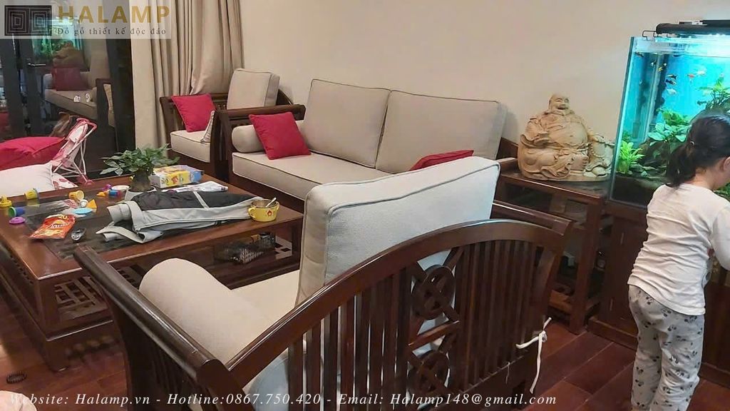 Bộ ghế tay cong với đệm ghế màu sáng