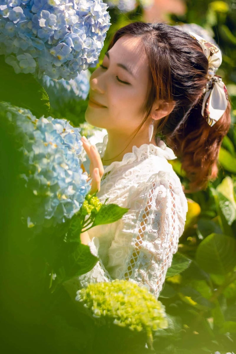 Ngửi hương hoa một cách tự nhiên