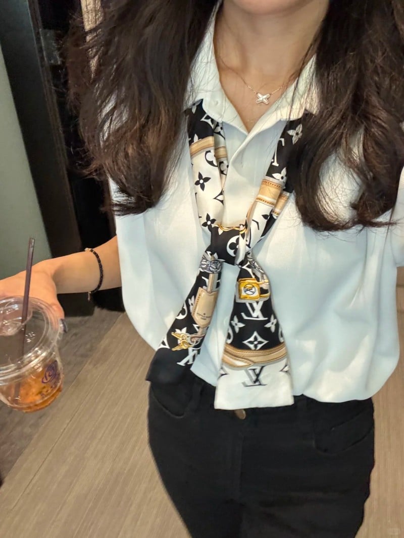 cách thắt khăn với ao sơ mi