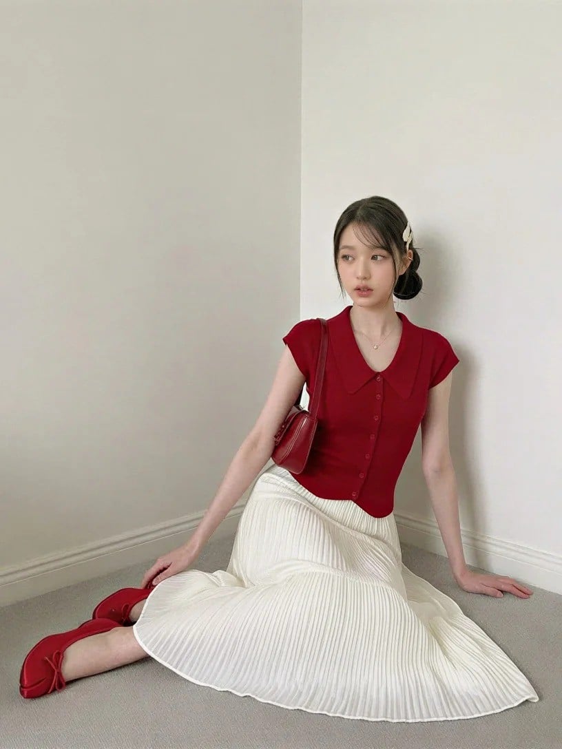 Chân váy trắng phối áo màu gì?