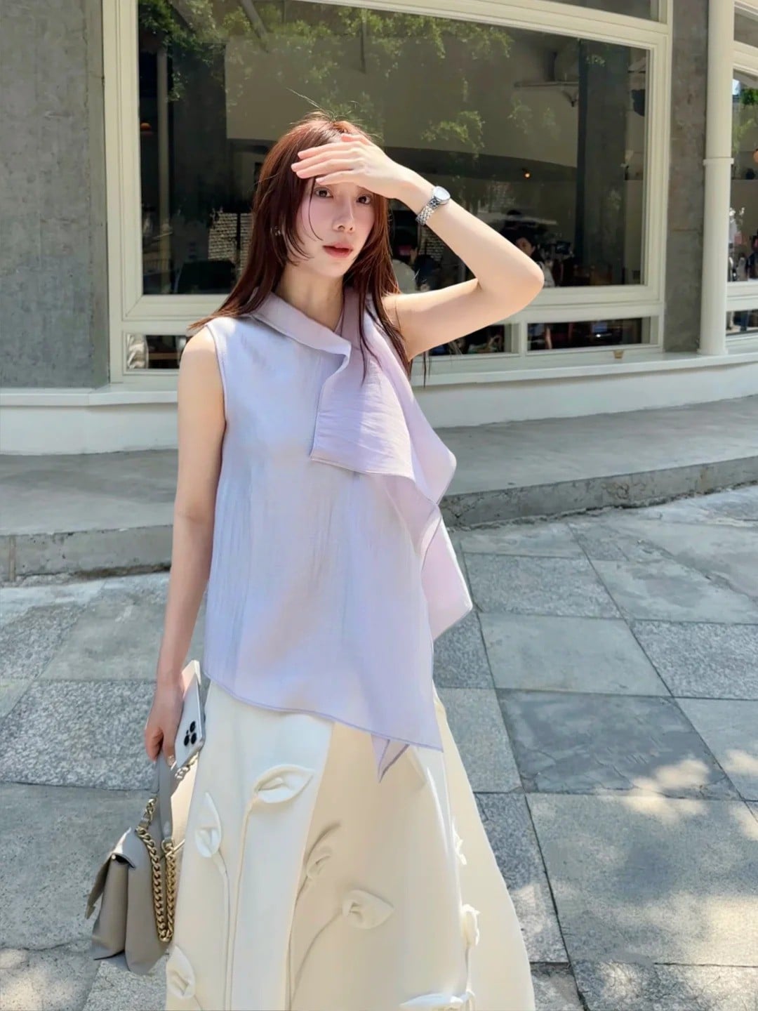 Chân váy trắng phối áo màu gì?