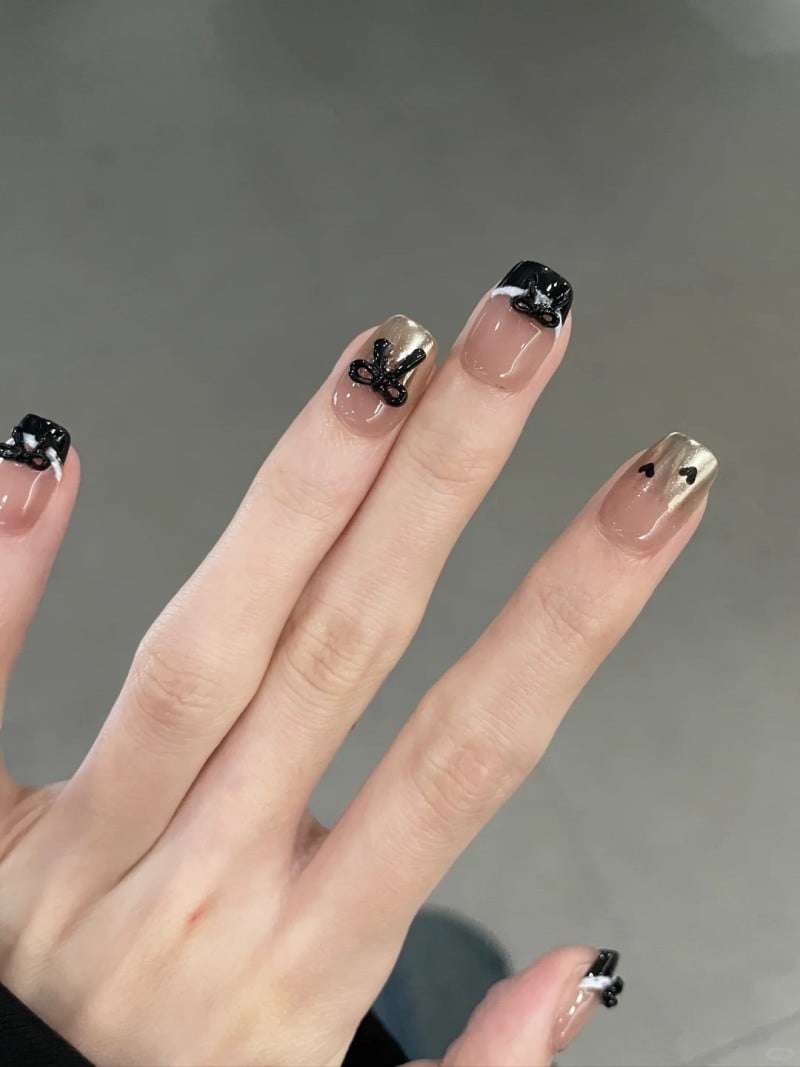 mẫu nail màu đen sang chảnh