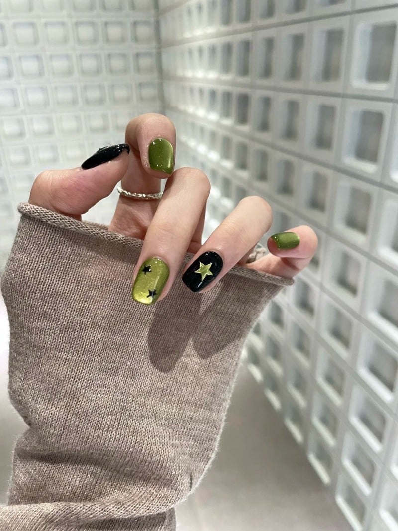 mẫu nail màu đen sang chảnh