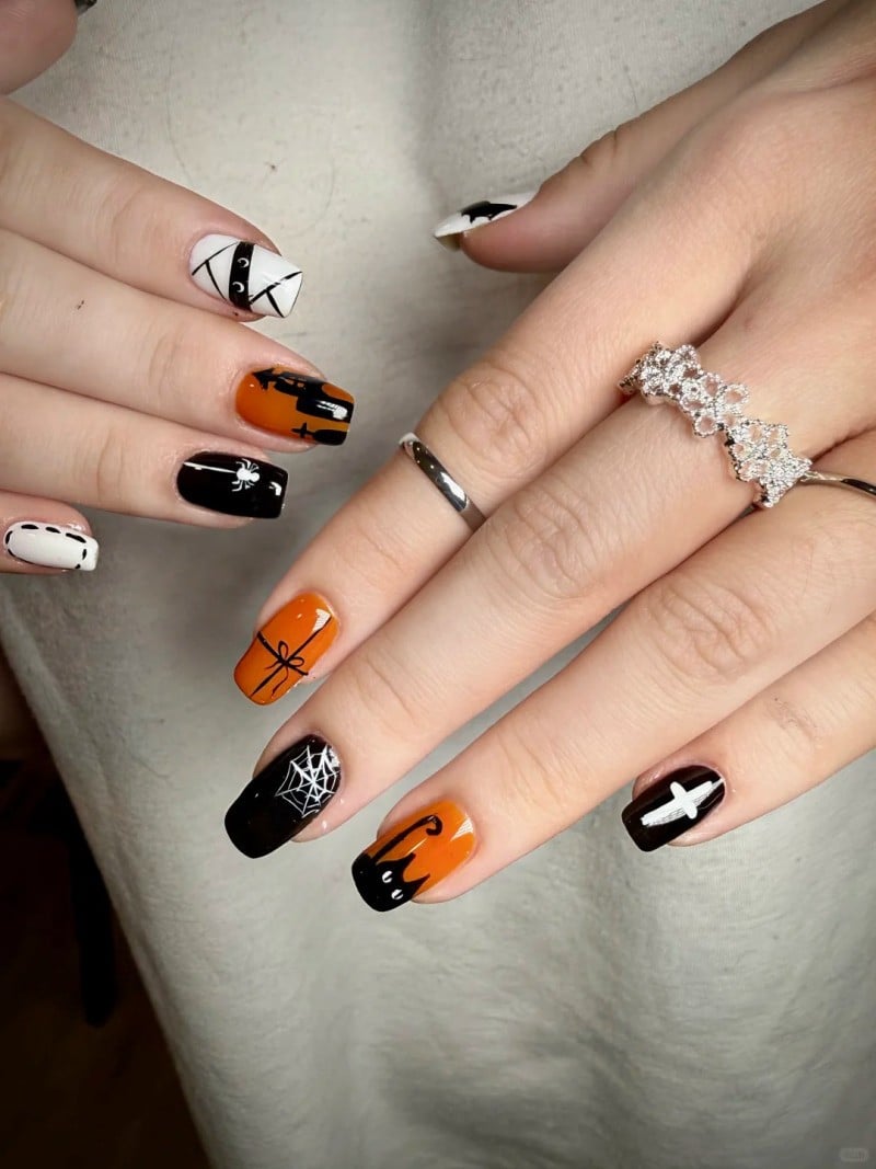 mẫu nail màu đen sang chảnh