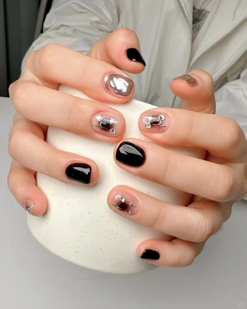mẫu nail màu đen sang chảnh