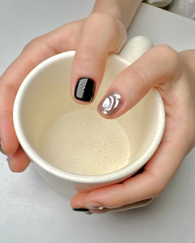 mẫu nail màu đen sang chảnh