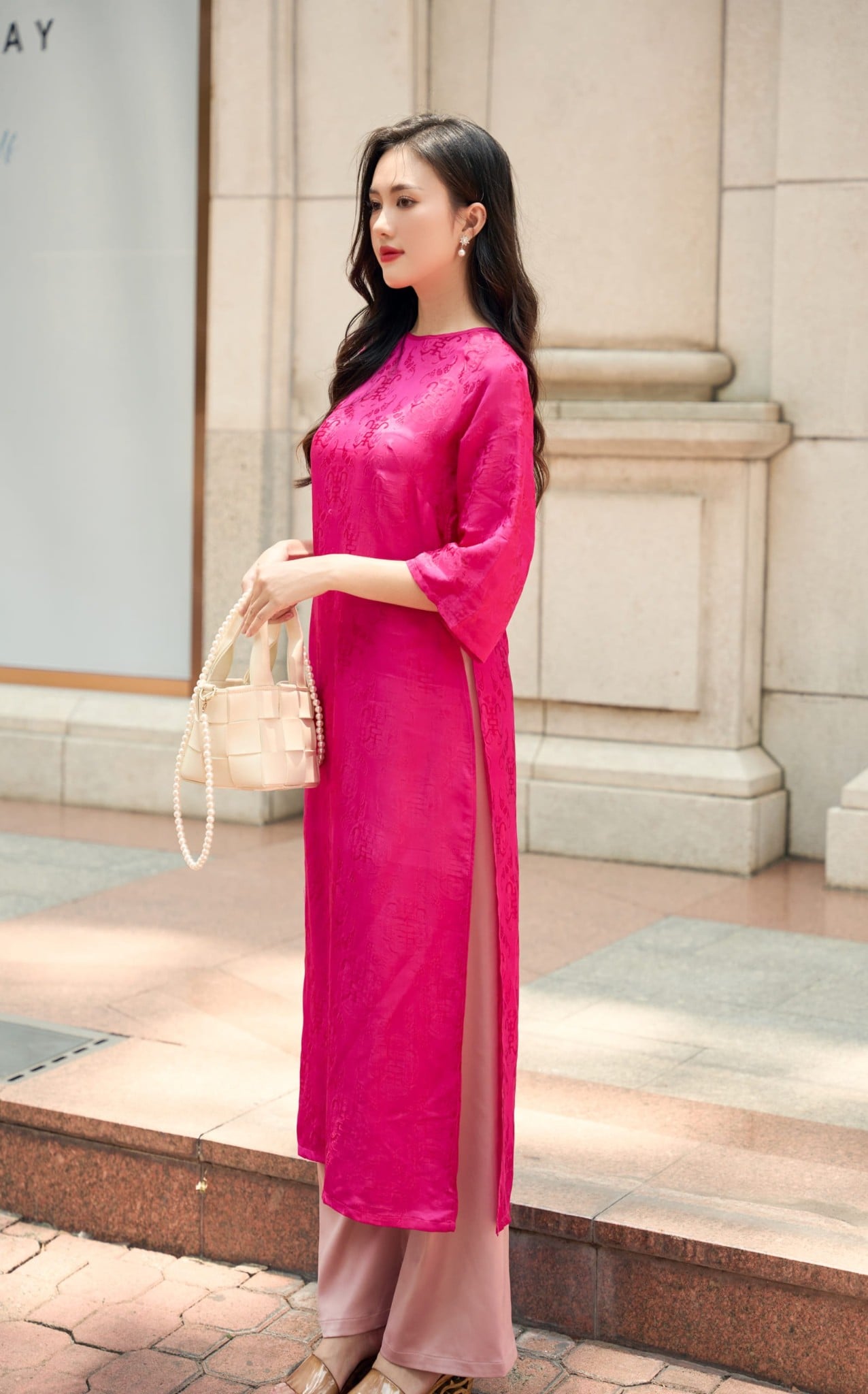 Áo dài hồng cánh sen