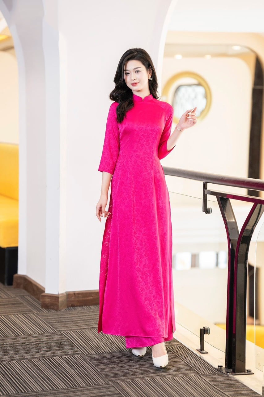 Áo dài lụa hồng cánh sen