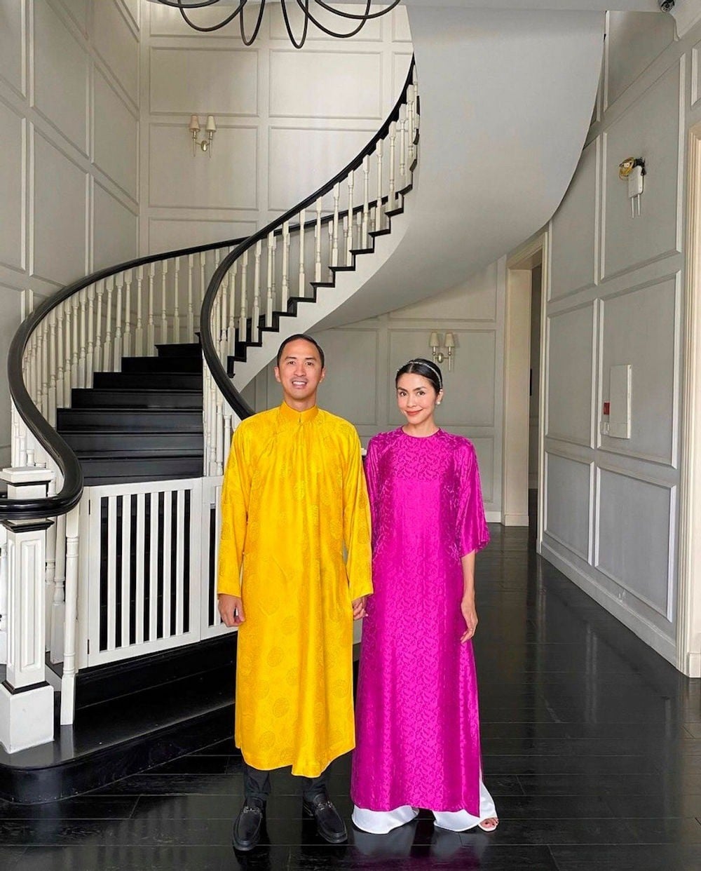 Áo dài gấm hồng cánh sen