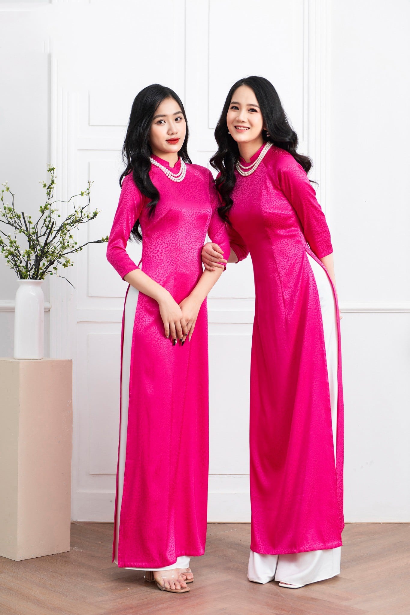 Áo dài hồng cánh sen