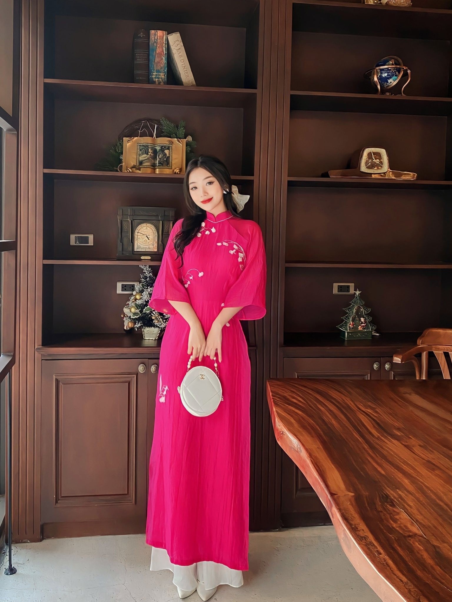 Áo dài hồng cánh sen