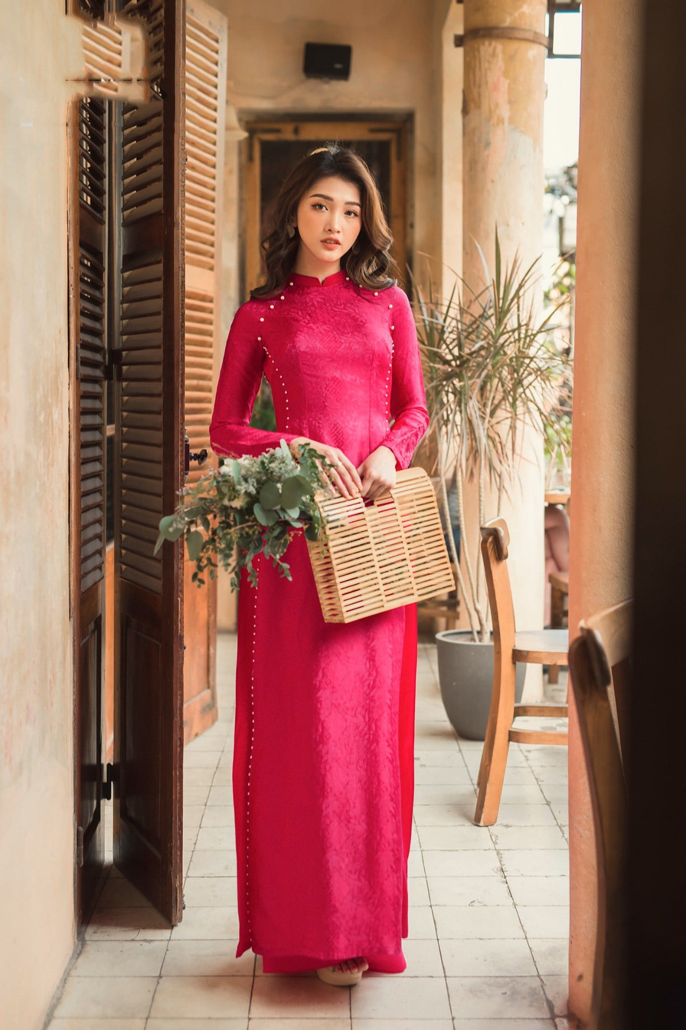 Áo dài hồng cánh sen truyền thống