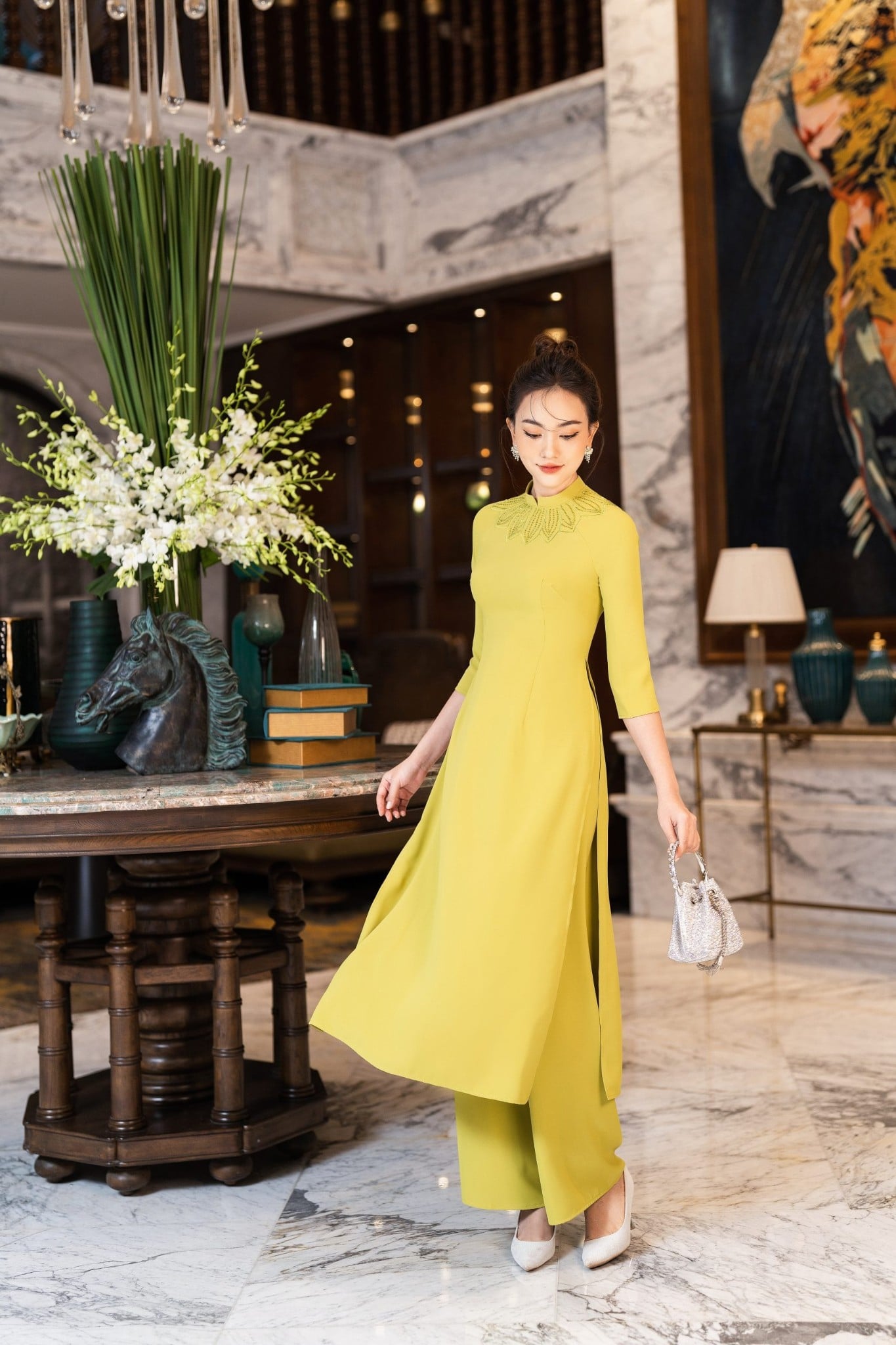 Tại sao áo dài màu xanh cốm lại là lựa chọn không thể bỏ qua?