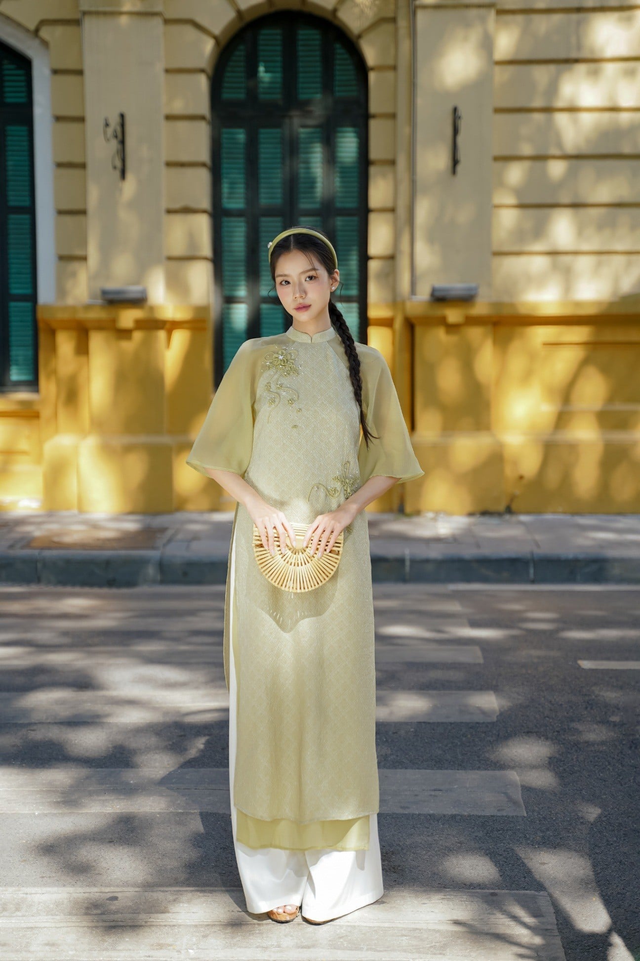 28. Áo dài tơ phối tay cánh tiên