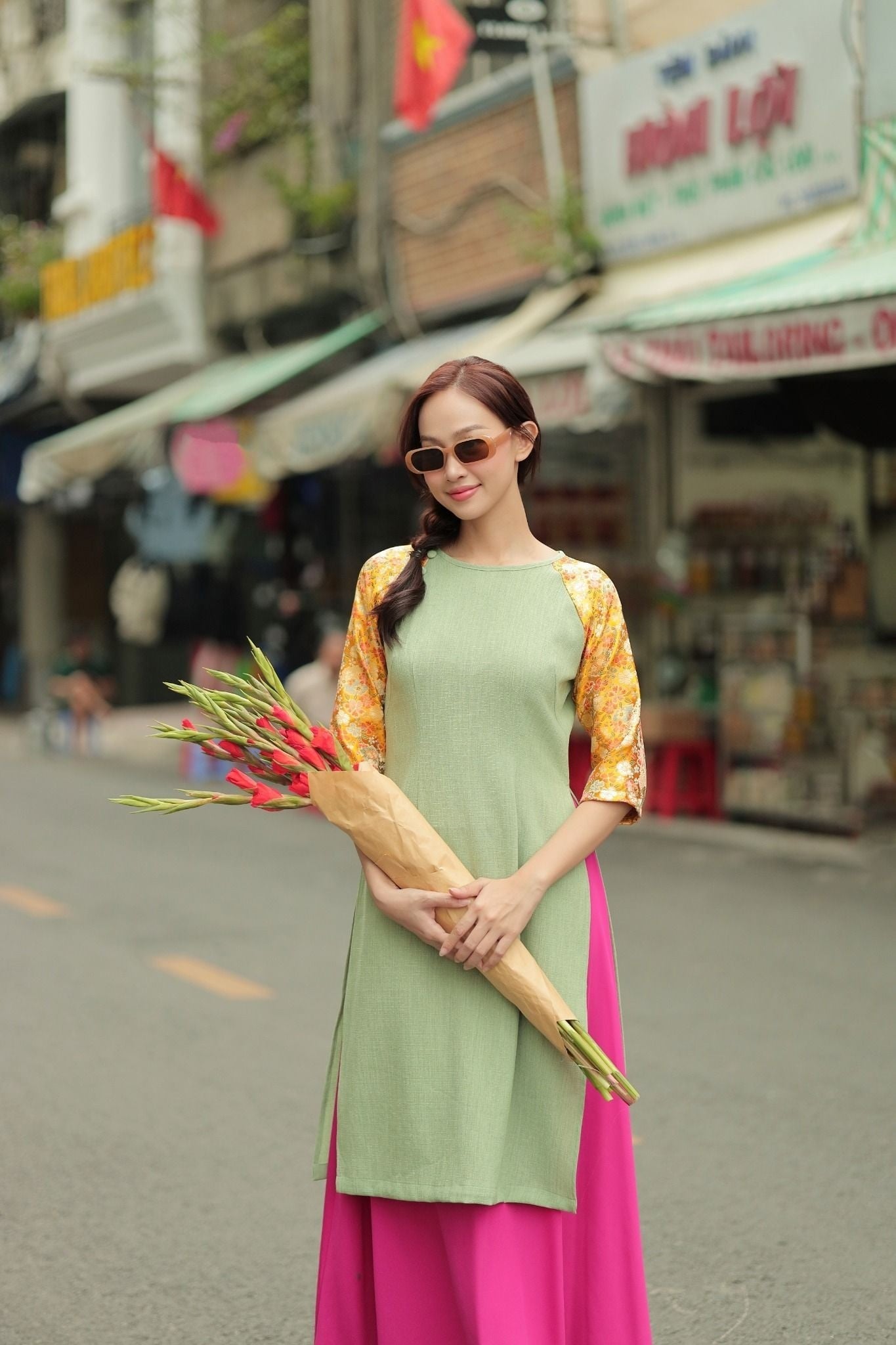 8. Áo dài Raglan phối tay hoa nhí