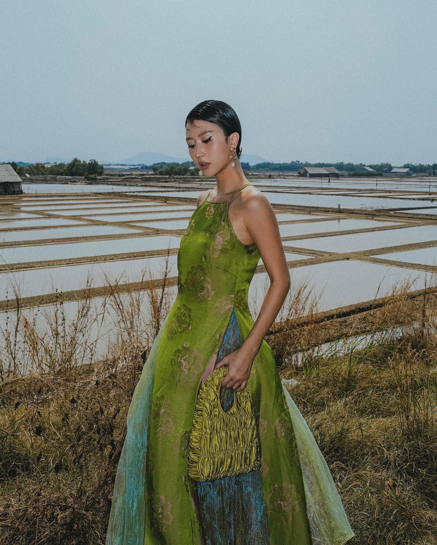 6. Áo dài yếm cách điệu phối voan tơ