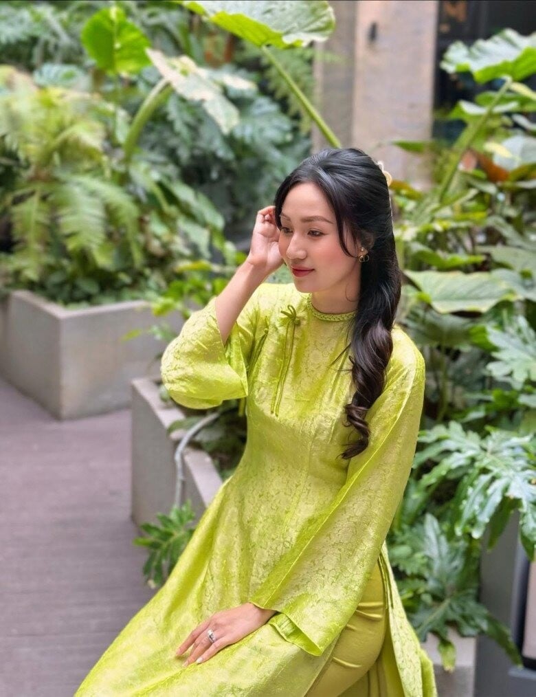 Tại sao áo dài màu xanh cốm lại là lựa chọn không thể bỏ qua?