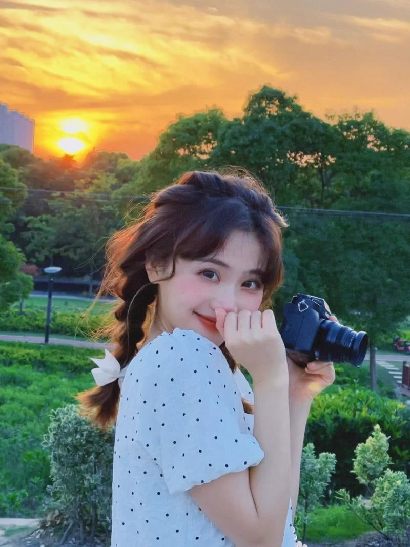 Ngoảnh lại dưới ánh hoàng hôn