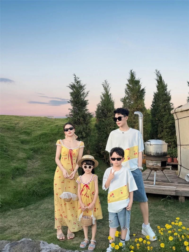 Gợi Ý Phối Đồ Sành Điệu Cùng Áo Thun Gia Đình