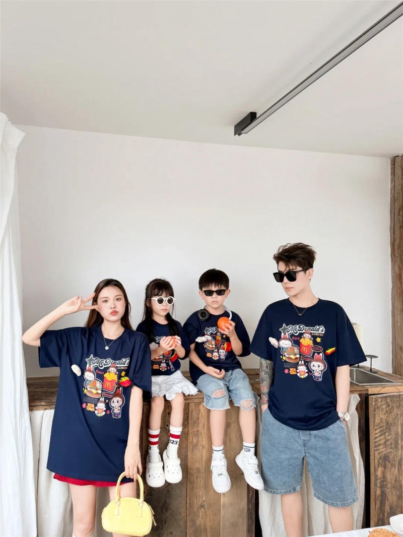 Gợi Ý Phối Đồ Sành Điệu Cùng Áo Thun Gia Đình