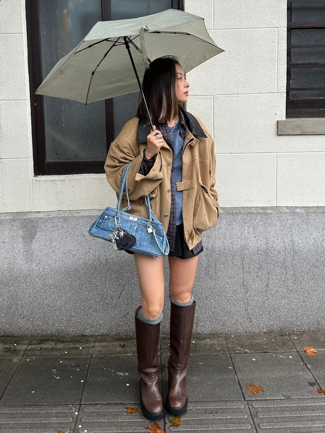 Phối cùng tất ống chân và boots