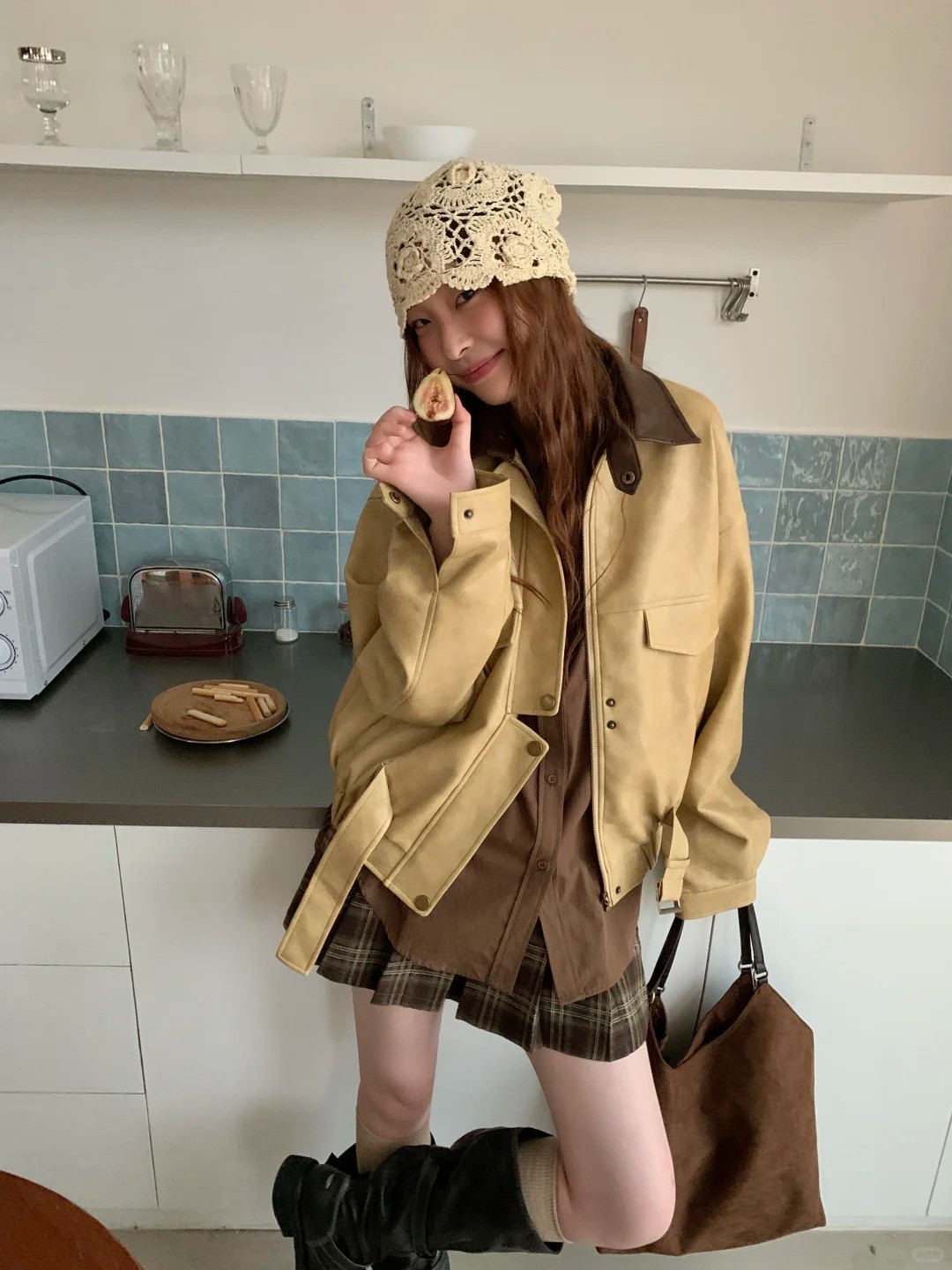 Phối cùng tất ống chân và boots