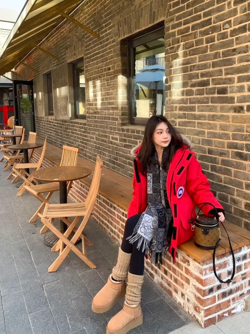 Các thiết kế cách điệu (chi tiết túi hộp, phối màu,...)