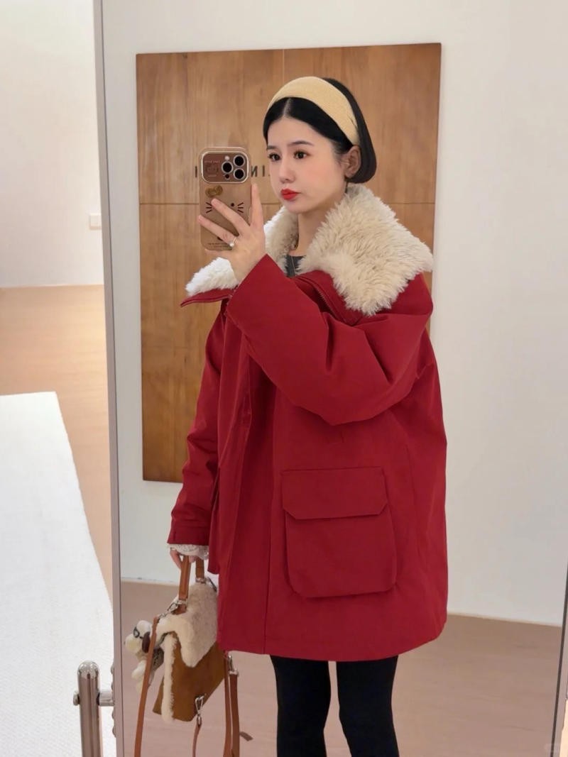 Các thiết kế cách điệu (chi tiết túi hộp, phối màu,...)