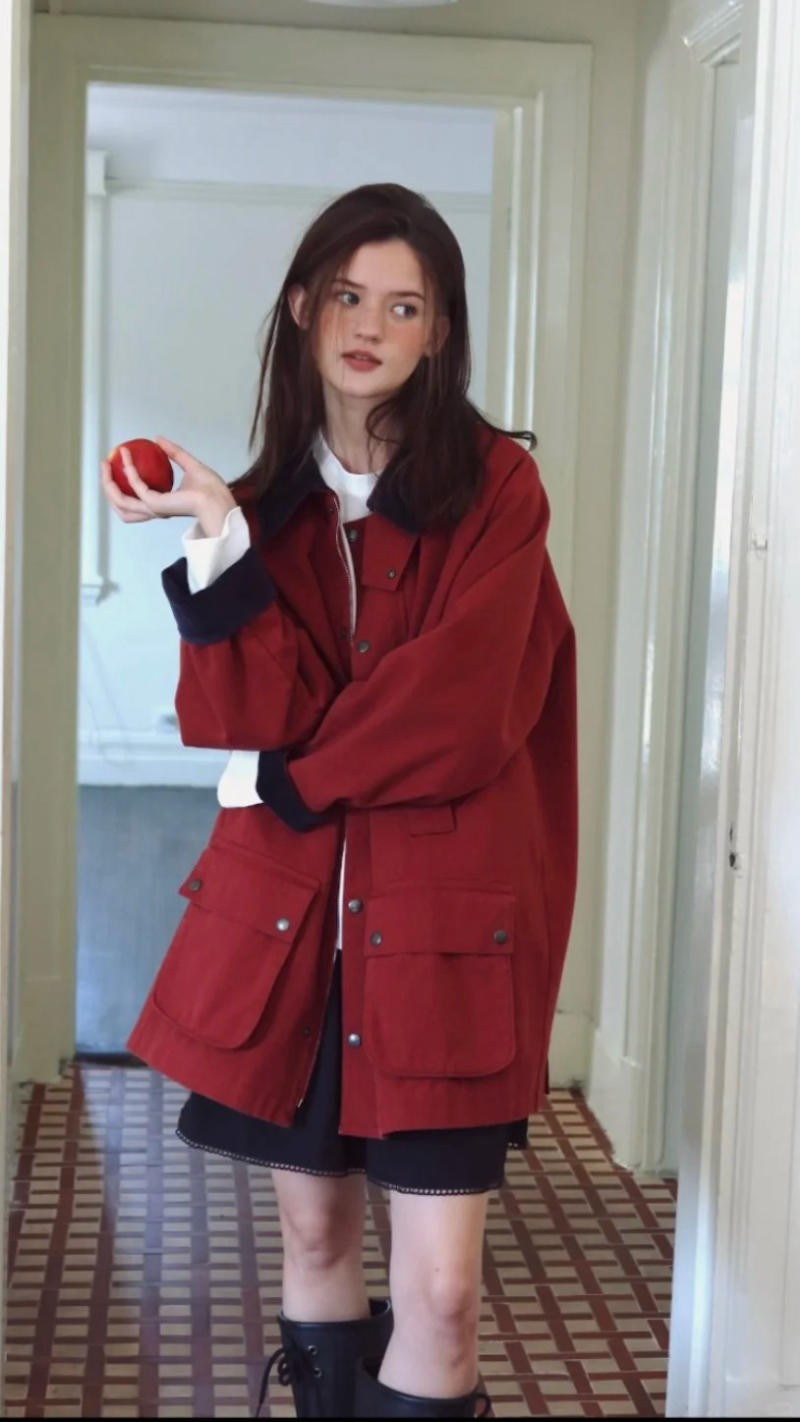 Các thiết kế cách điệu (chi tiết túi hộp, phối màu,...)