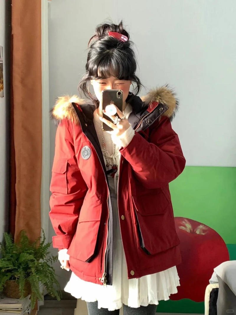 Các thiết kế cách điệu (chi tiết túi hộp, phối màu,...)