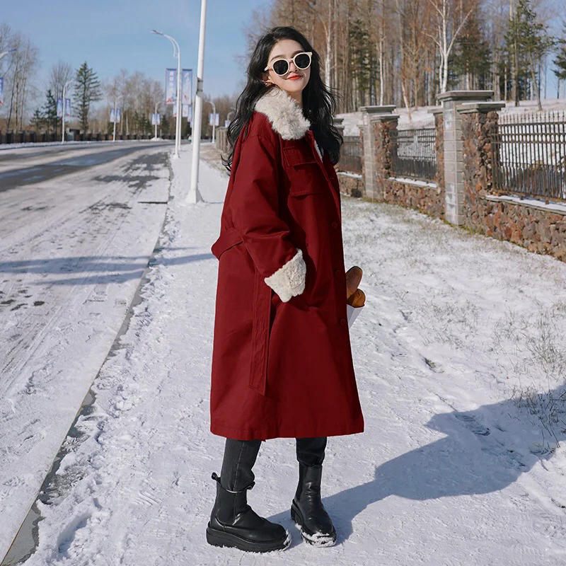 Các thiết kế cách điệu (chi tiết túi hộp, phối màu,...)