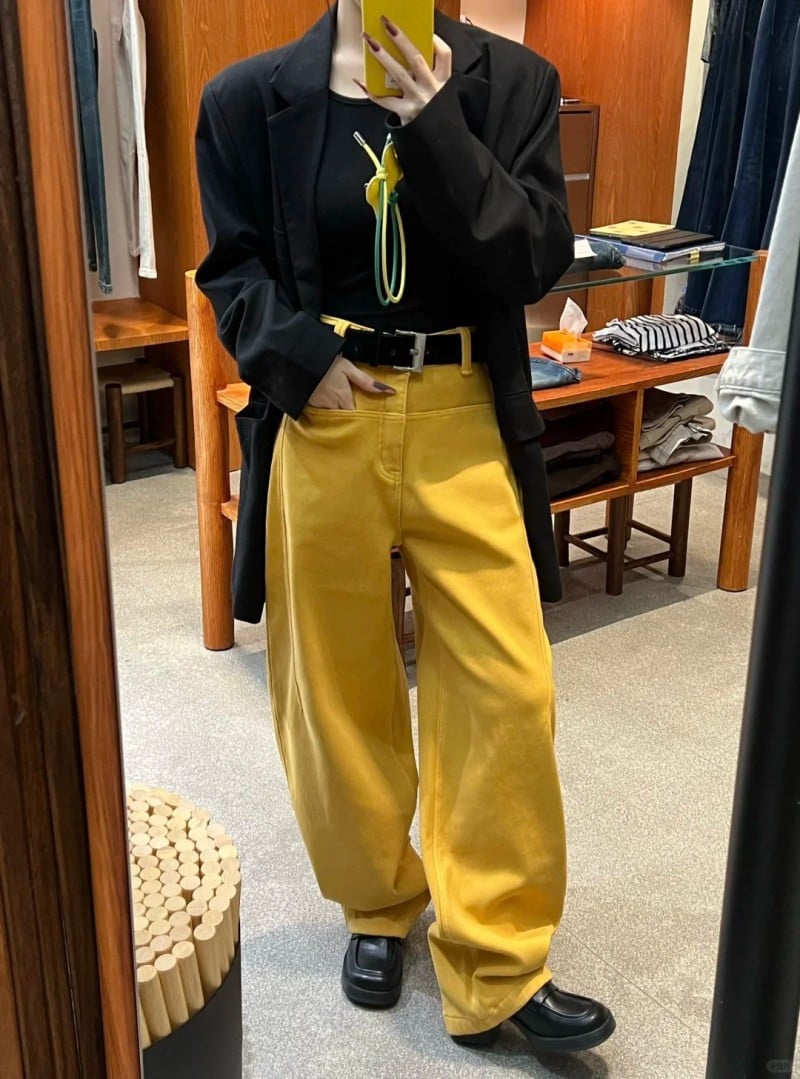 màu vàng hợp với màu gì